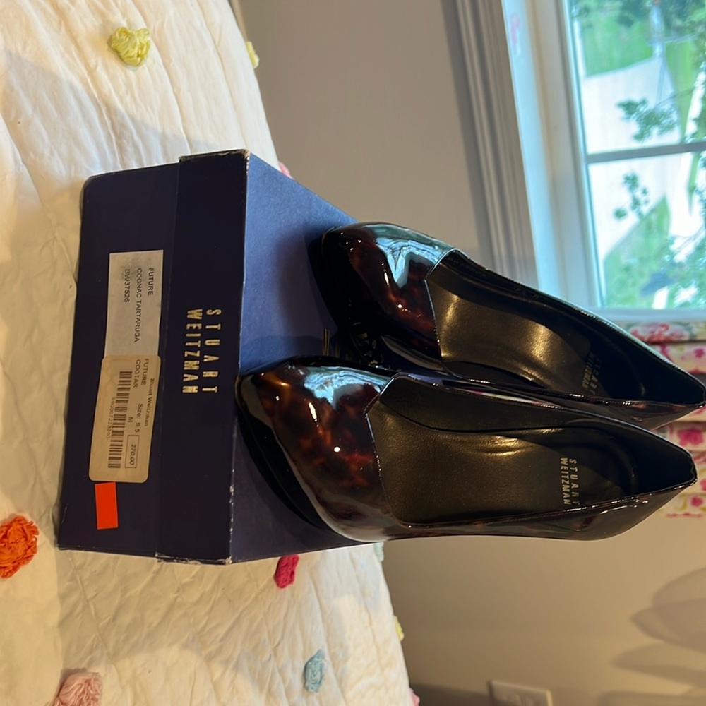 Stuart Weitzman “future” style, pumps with 4 inch heel Patent leather